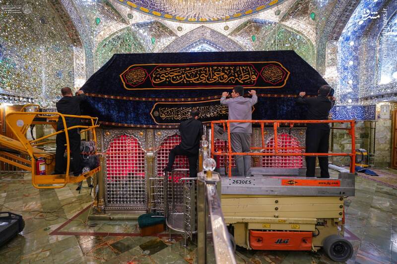 ضریح امیرالمومنین در عزای همسرش سیاهپوش شد