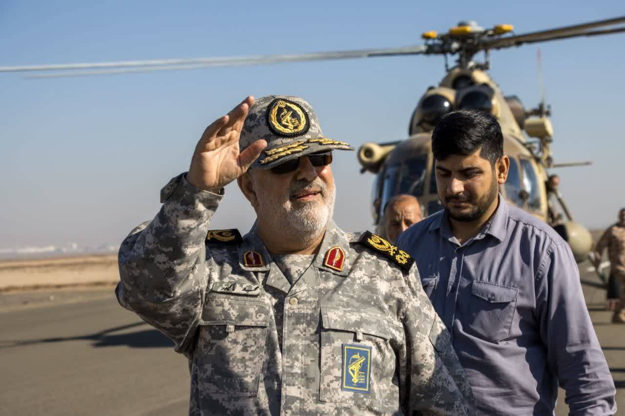 عکس/ مانور پهپادی یگان سجیل با حضور فرمانده کل سپاه