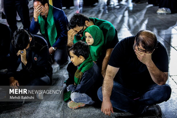 عکس/ حال و هوای حرم بانوی کرامت در شب شهادت حضرت زهرا(س)