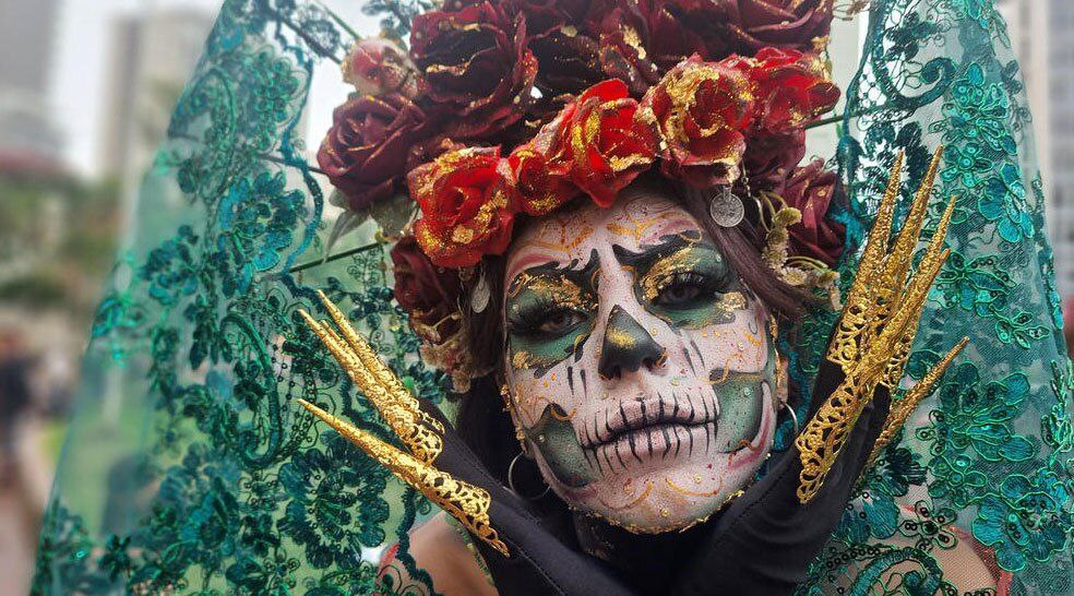 دیدنی های امروز؛ از راهپیمایی روز مردگان تا حراج توالت طلایی