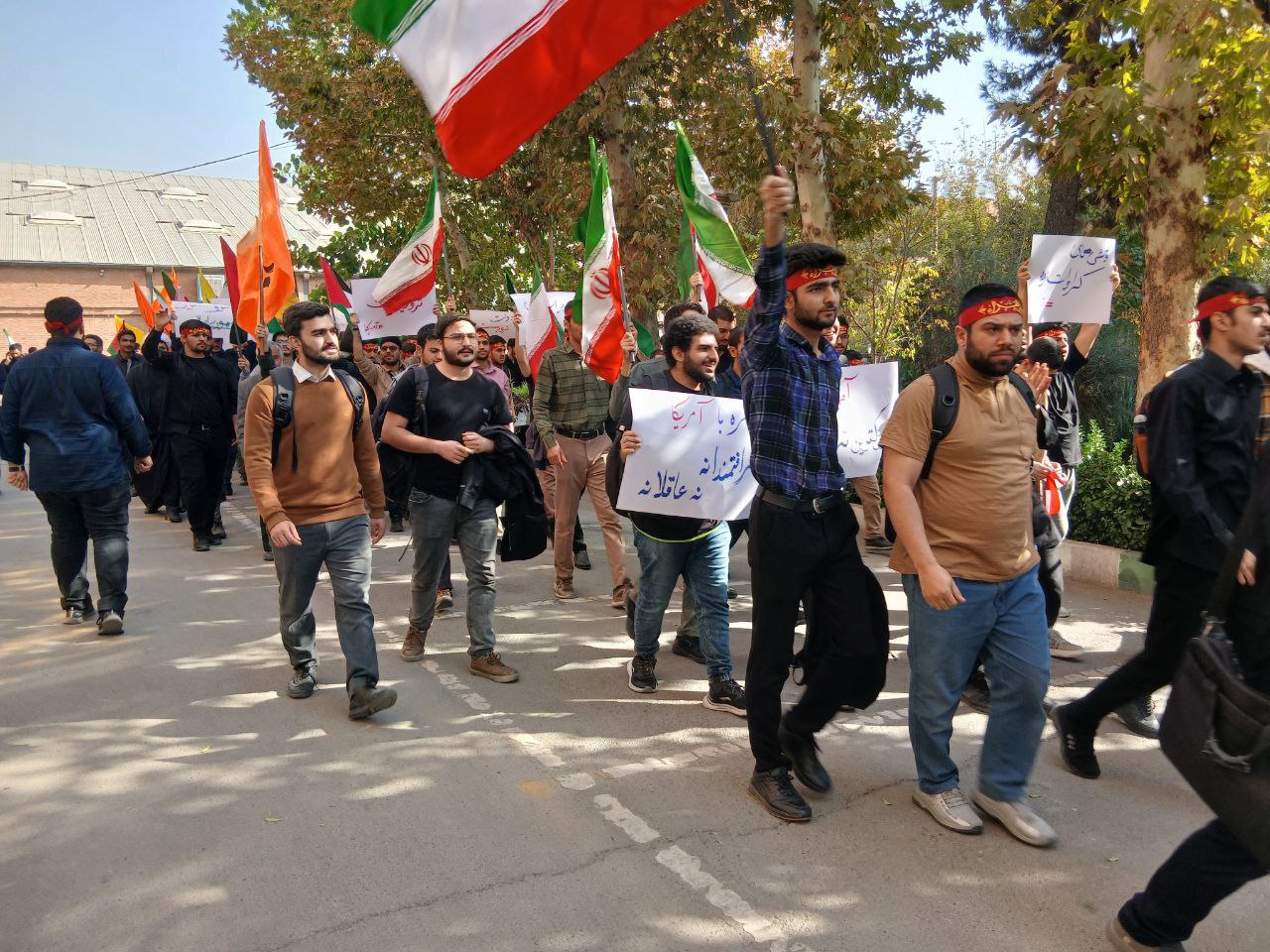 راهپیمایی ضد استکباری دانشجویان و اساتید دانشگاه صنعتی شریف