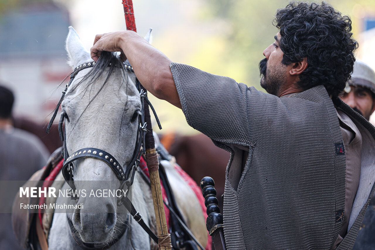 رژه سربازان هخامنشی در خیابان انقلاب تهران