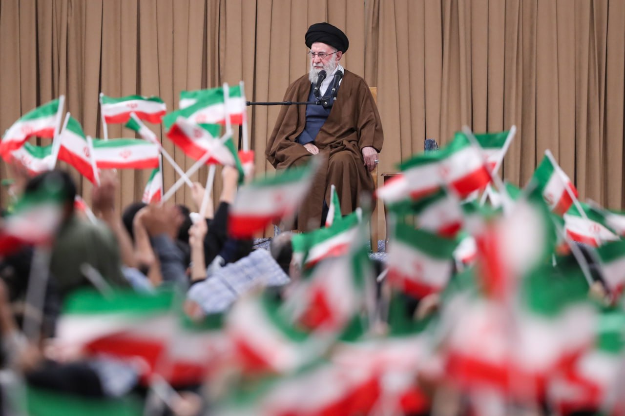 عکس/ دیدار هزاران نفر از دانش‌آموزان و دانشجویان با رهبر انقلاب در آستانه یوم‌الله ۱۳ آبان