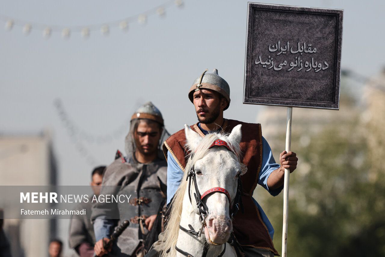 رژه سربازان هخامنشی در خیابان انقلاب تهران