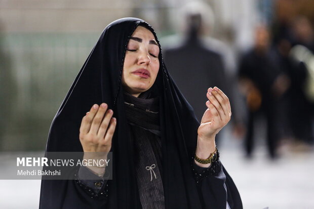 عکس/ حال و هوای حرم بانوی کرامت در شب شهادت حضرت زهرا(س)