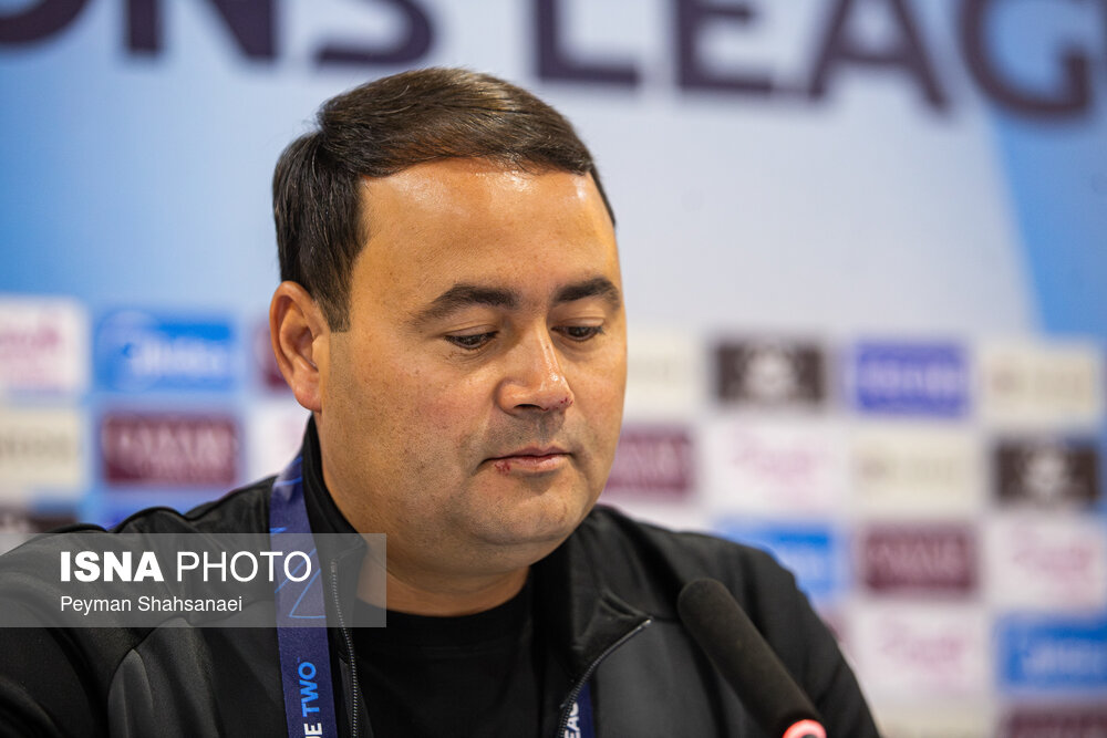 نشست خبری سرمربیان تیم‌های فوتبال سپاهان ایران و آخال ترکمنستان