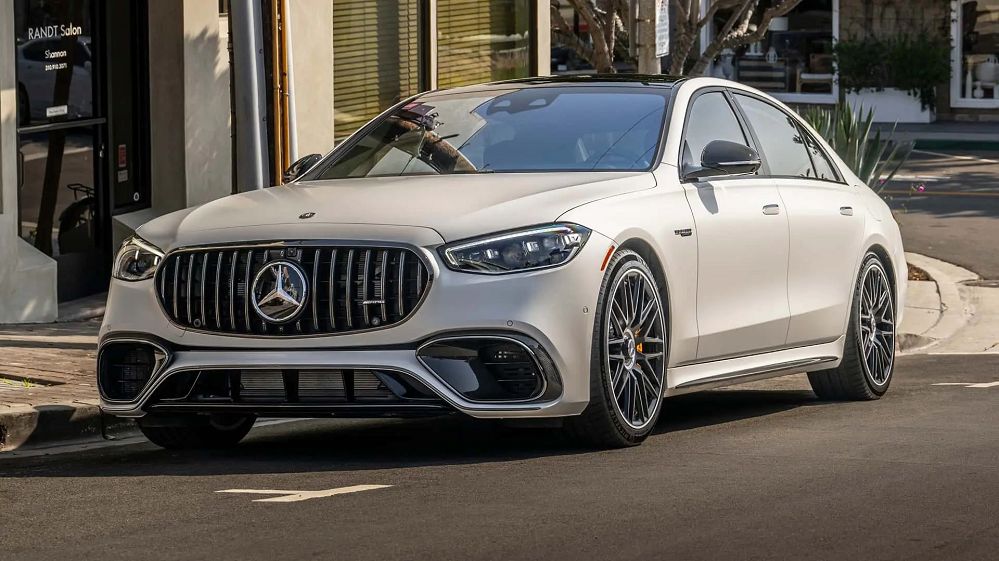 تخت گاز هیجان‌انگیز با «مرسدس AMG S63 E پرفورمنس» در اتوبان