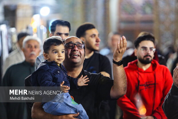 عکس/ حال و هوای حرم بانوی کرامت در شب شهادت حضرت زهرا(س)