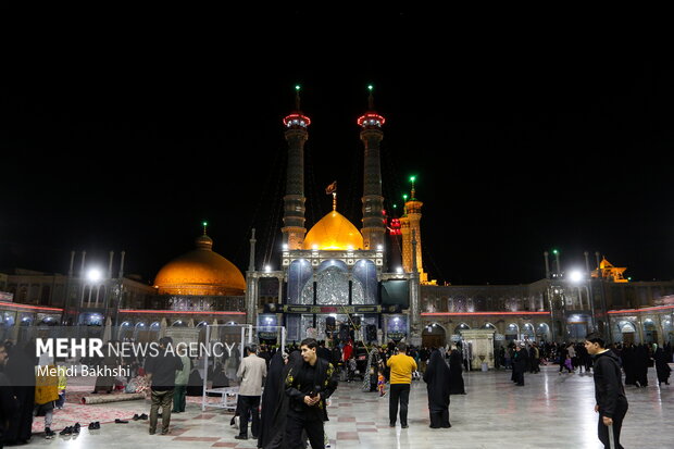 عکس/ حال و هوای حرم بانوی کرامت در شب شهادت حضرت زهرا(س)