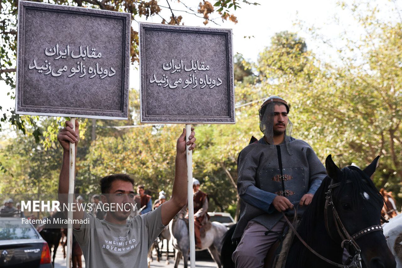رژه سربازان هخامنشی در خیابان انقلاب تهران