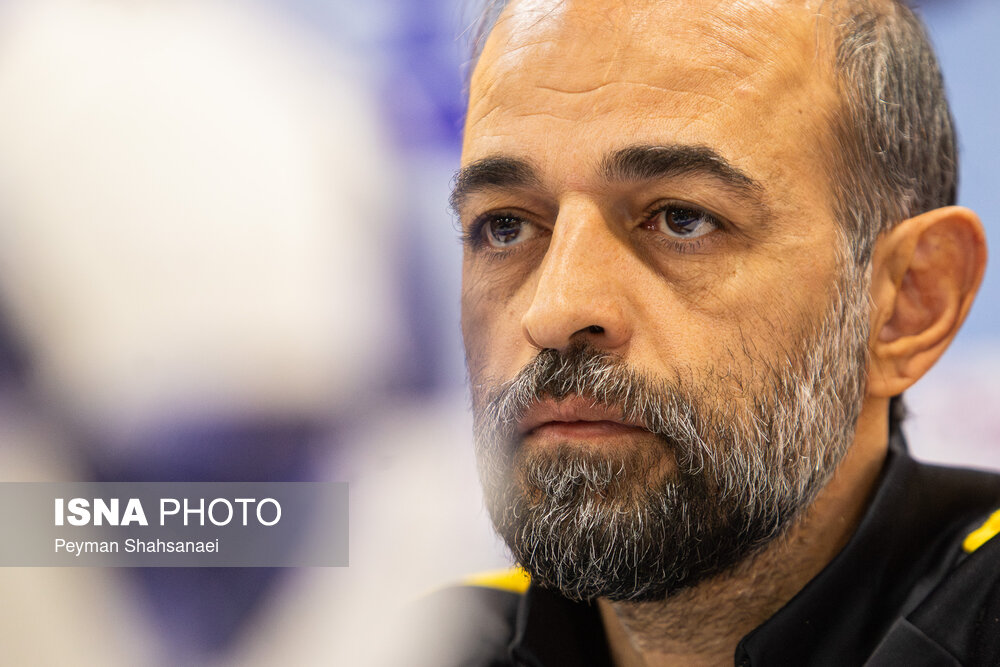 نشست خبری سرمربیان تیم‌های فوتبال سپاهان ایران و آخال ترکمنستان