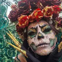 دیدنی های امروز؛ از راهپیمایی روز مردگان تا حراج توالت طلایی