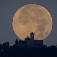 شامگاه ۱۴ آبان بزرگ‌ترین و درخشان‌ترین ابرماه سال آسمان را نقره‌ای می‌کند