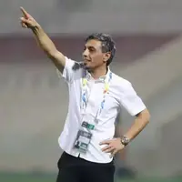 بازیکنان مس پشت رسول خطیبی درآمدند