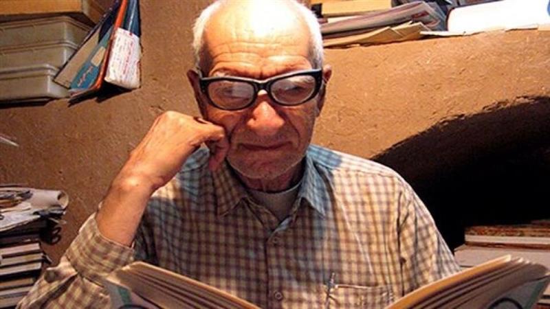 آذر یزدی؛ مردی که انتقام بی‌کتابی دوران کودکی خود را گرفت