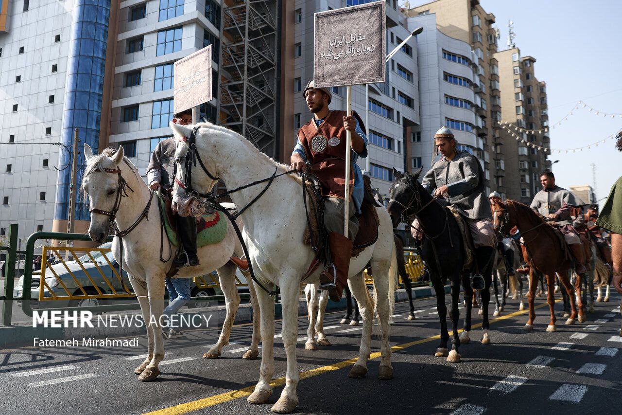 رژه سربازان هخامنشی در خیابان انقلاب تهران