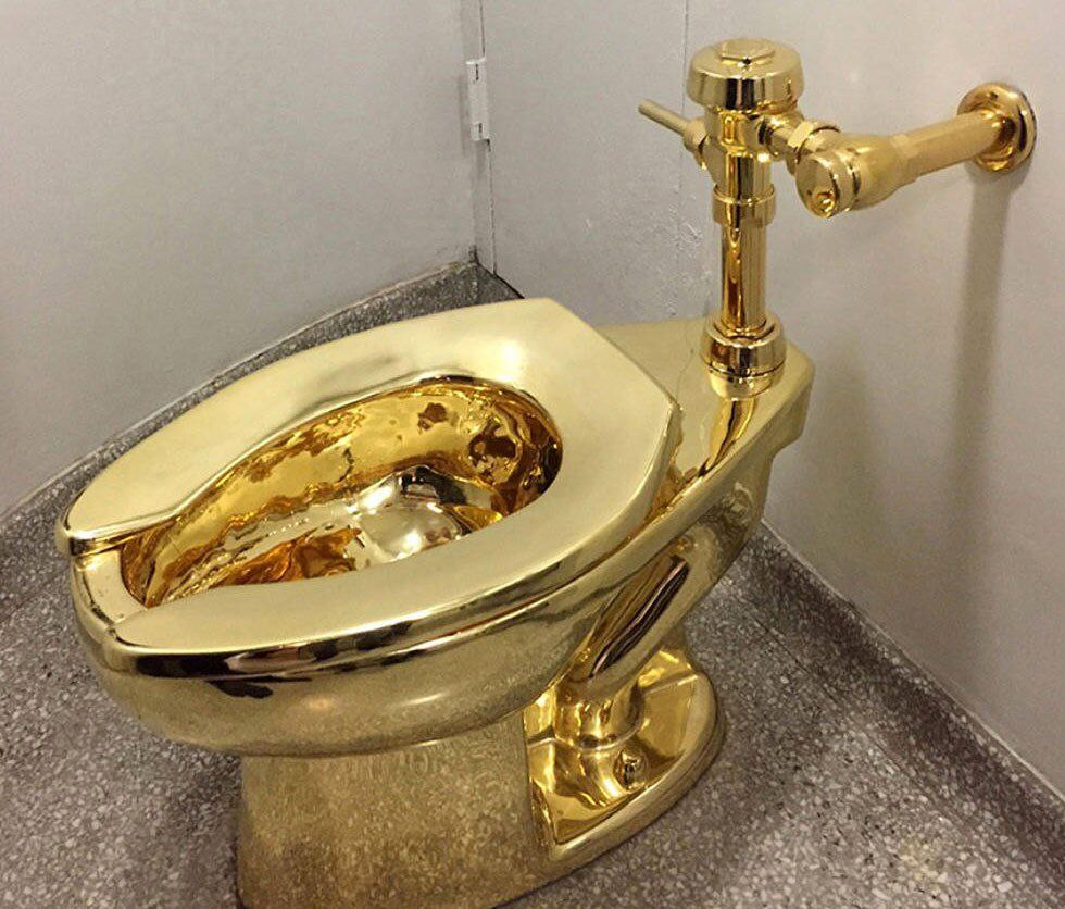 دیدنی های امروز؛ از راهپیمایی روز مردگان تا حراج توالت طلایی