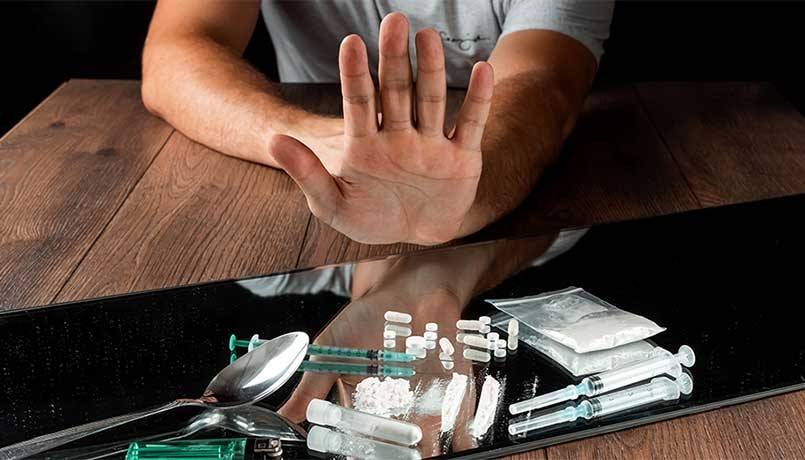 چگونه روابط انسانی از وسوسه مصرف مواد جلوگیری میکند