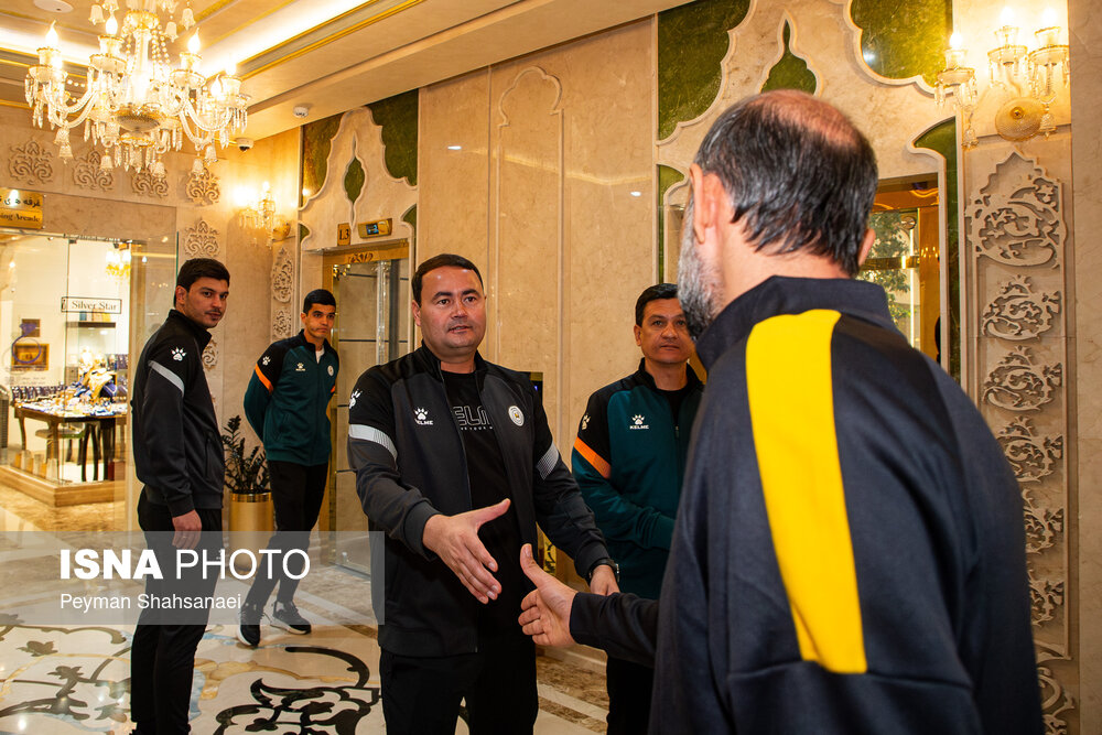 نشست خبری سرمربیان تیم‌های فوتبال سپاهان ایران و آخال ترکمنستان