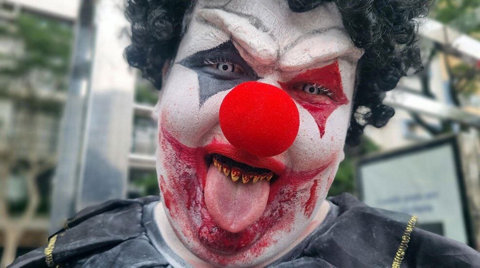 دیدنی های امروز؛ از راهپیمایی روز مردگان تا حراج توالت طلایی