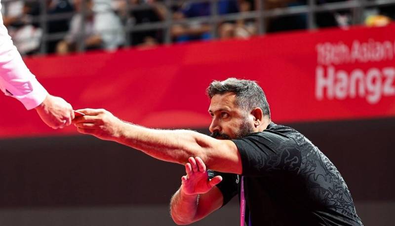 توضیح افلاکی درباره توصیه به حاجیموسایی برای بلند نشدن از زمین؛ «ادعای مقانلو کذب محض است»