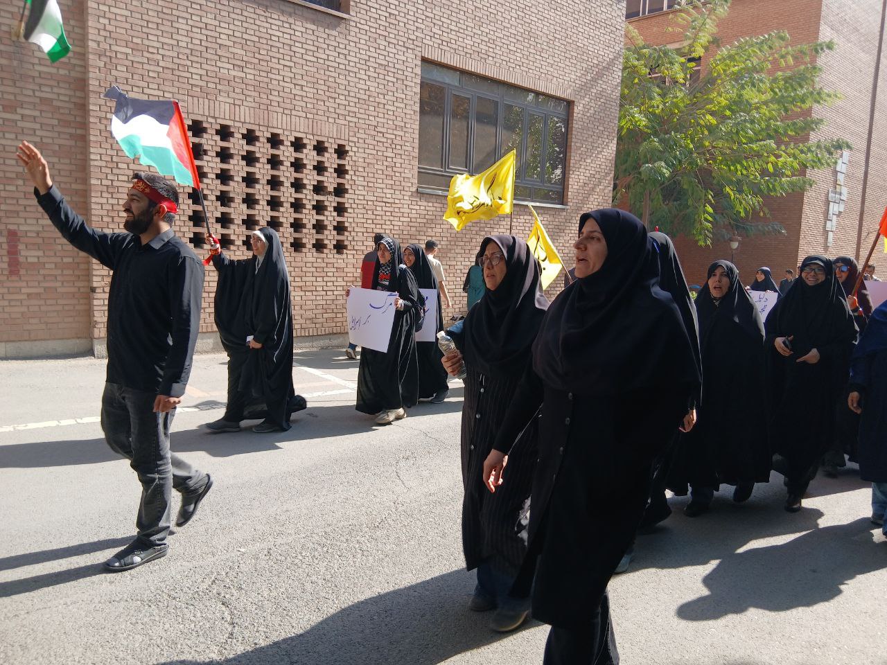 راهپیمایی ضد استکباری دانشجویان و اساتید دانشگاه صنعتی شریف