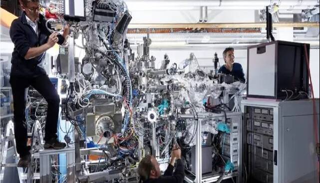 کشف شبهذرهای که الکتریسیته را از بین میبرد!