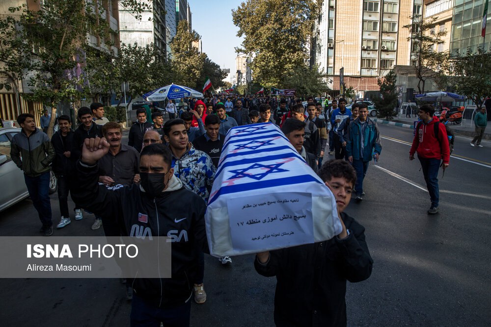 عکس/ تصاویری از راهپیمایی گرامیداشت روز ۱۳ آبان تهران