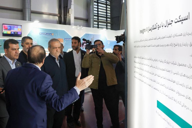 بازدید رئیس‌جمهور از نمایشگاه فناوری های روز آمد ایران