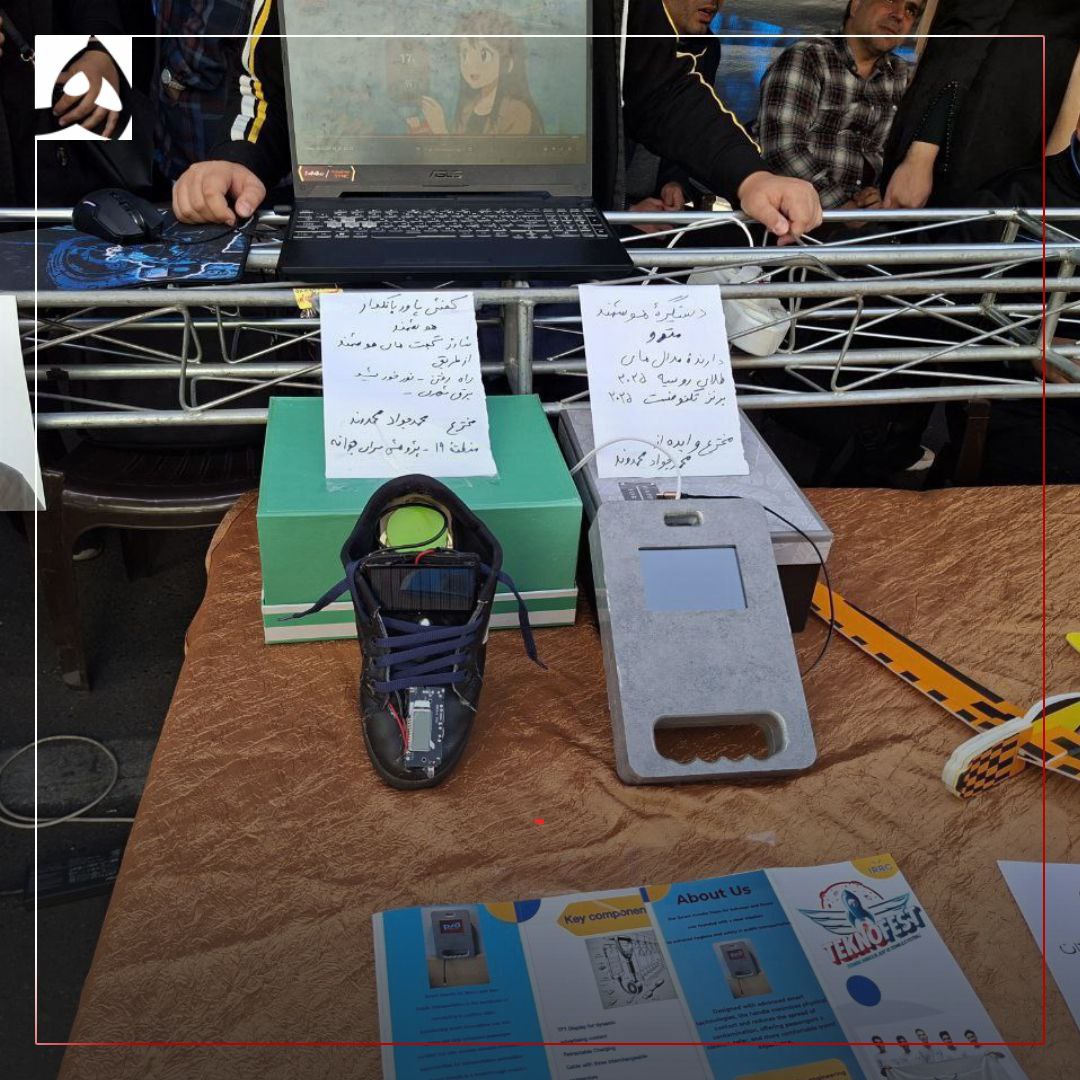 عکس/ نمایش اختراعات و دستاوردهای علمی دانش آموزان در حاشیه راهپیمایی ۱۳ آبان