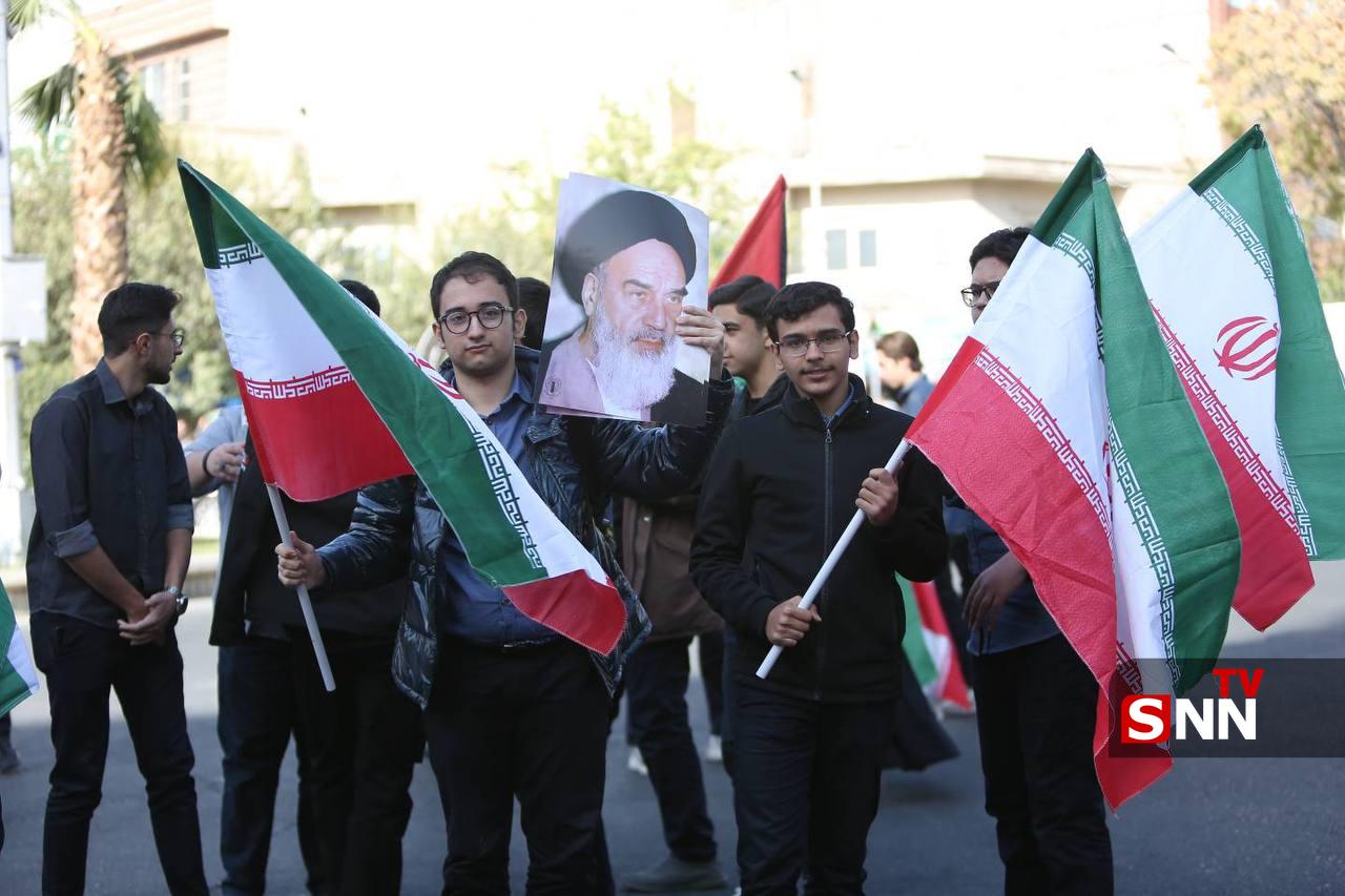 عکس/ دختران دهه نودی‌ در راهپیمایی ۱۳ آبان