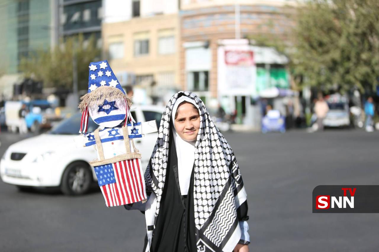 عکس/ دختران دهه نودی‌ در راهپیمایی ۱۳ آبان