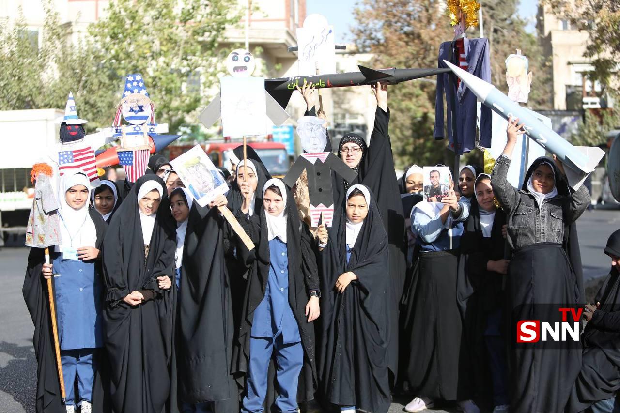 عکس/ دختران دهه نودی‌ در راهپیمایی ۱۳ آبان