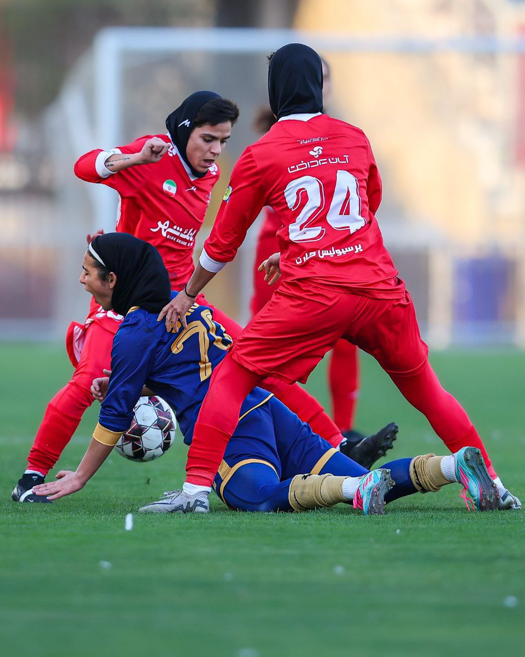 تصاویری از  پیروزی تیم خاتون بم بانوان مقابل پرسپولیس