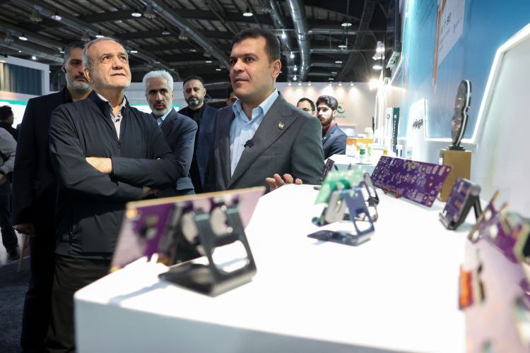 بازدید رئیس‌جمهور از نمایشگاه فناوری های روز آمد ایران