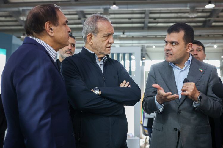 بازدید رئیس‌جمهور از نمایشگاه فناوری های روز آمد ایران