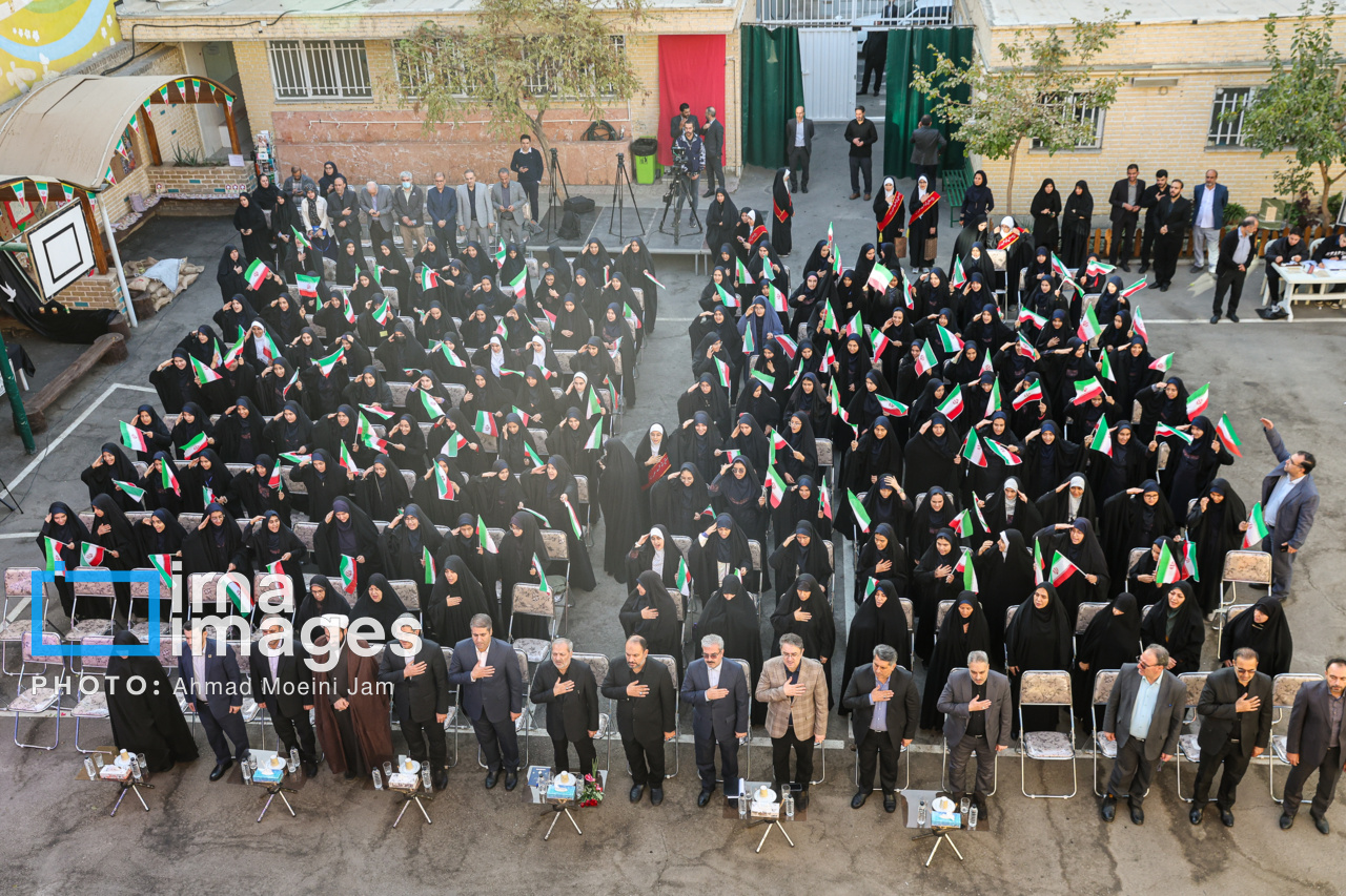 عکس/نواختن زنگ استکبار ستیزی