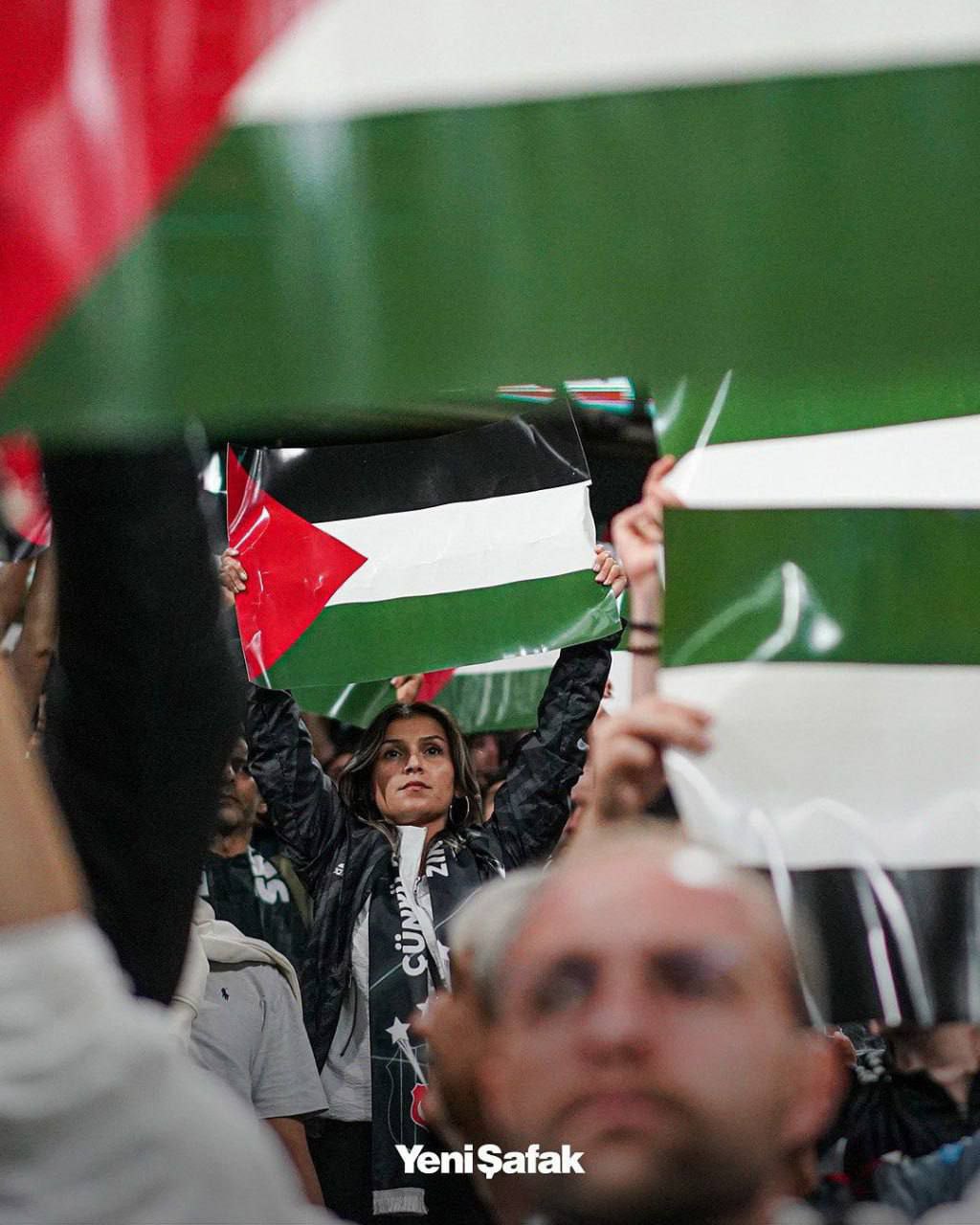 عکس/ حمایت هواداران تیم فوتبال بشیکتاش ترکیه از فلسطین