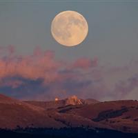 بزرگ‌ترین اَبَرماه سال فردا شب در آسمان ظاهر می‌شود