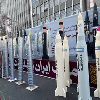 نمایش موشک و سانتریفیوژهای ایرانی در حاشیه راهپیمایی ۱۳ آبان