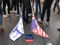 پرچم آمریکا و رژیم صهیونیستی زیر پای دهه نودیها