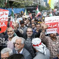 راهپیمایان ۱۳ آبان در قم انزجار خود را از استکبار جهانی به نمایش گذاشتند