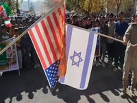 آتشزدن پرچم آمریکا و رژیم صهیونیستی توسط جوانان مهابادی