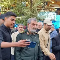 حضور محسن رضایی در راهپیمایی ۱۳ آبان