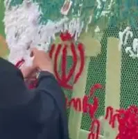 نقشه متفاوت ایران همراه تصویر شهدای دانش آموز جنگ ۱۲ روزه در راهپیمایی ۱۳ آبان