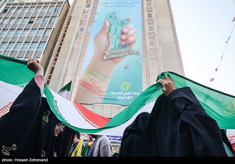 عکس/ تصاویری از راهپیمایی یوم‌الله 13 آبان در تهران 