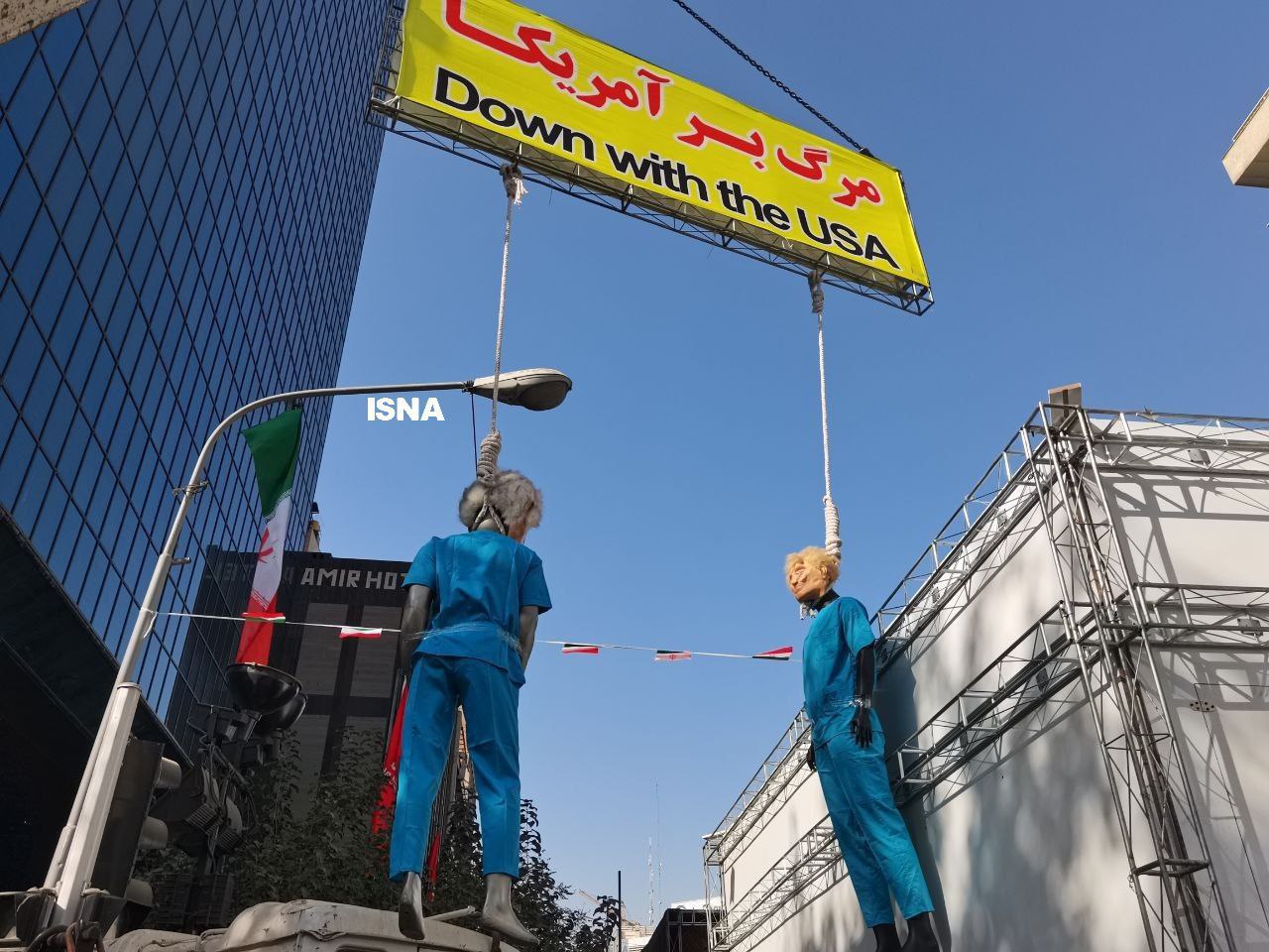 اعدام نمادین ترامپ و نتانیاهو در مراسم ۱۳ آبان