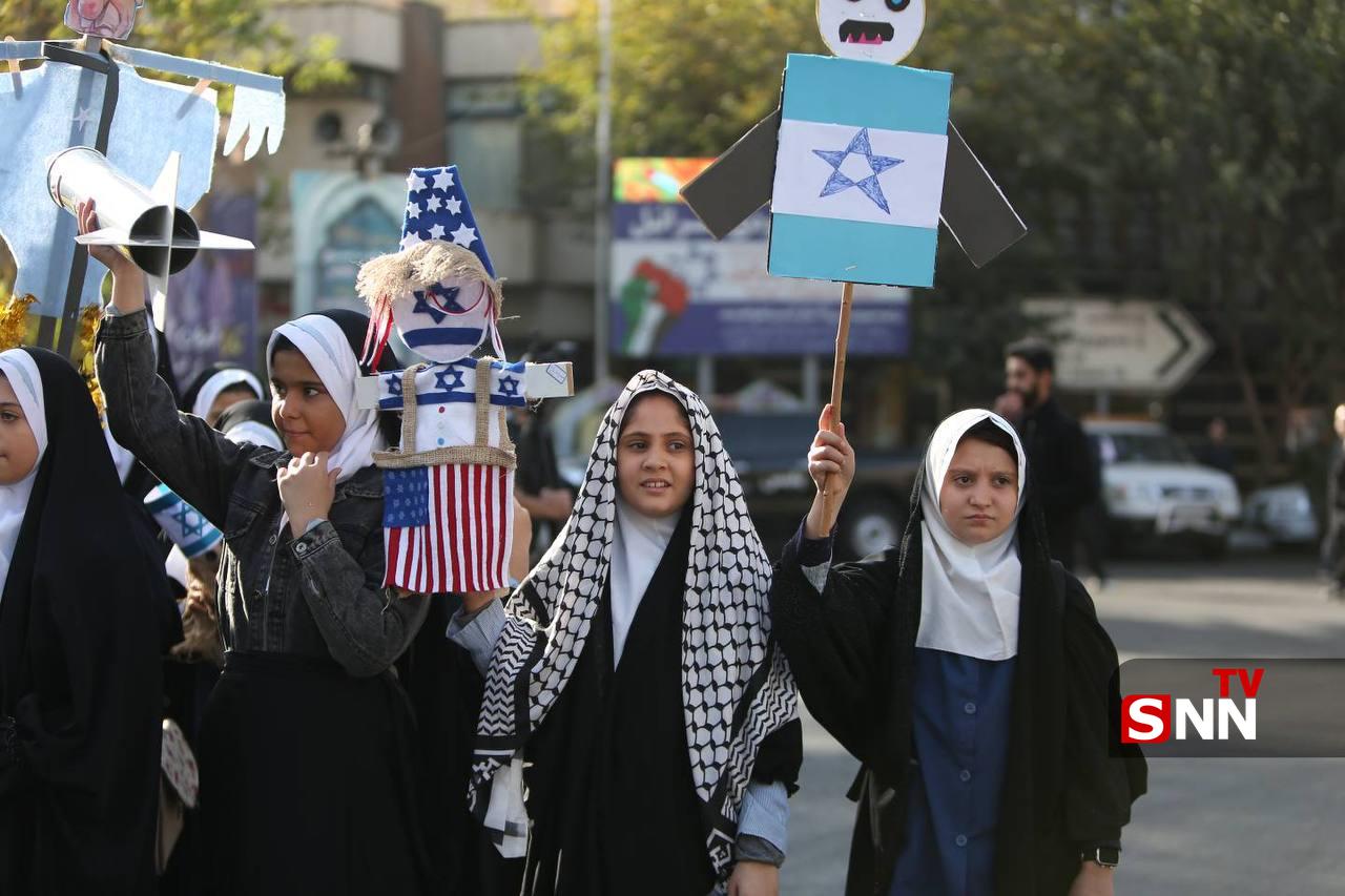 عکس/ دختران دهه نودی‌ در راهپیمایی ۱۳ آبان