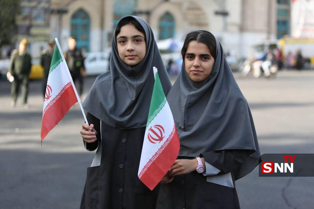 عکس/ دختران دهه نودی‌ در راهپیمایی ۱۳ آبان