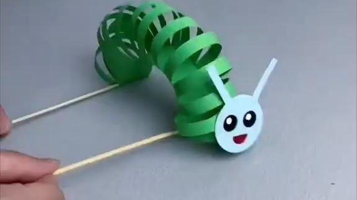 کرم رنگی توی باغ کاردستیها